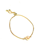 Load image into Gallery viewer, Bracelet | Gold Pearl Pull
