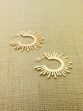 Load image into Gallery viewer, Earrings | Gold Sun Spike
